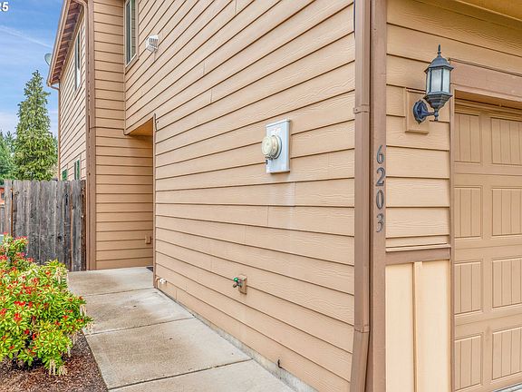3rd image of 6203 NE 70th Ct