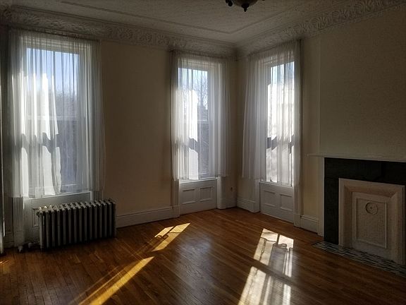 4th image of 333 Henry St #3F