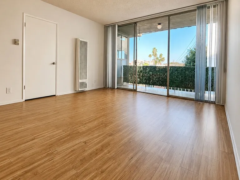 1447 S Saltair Ave #208 — Photo 19