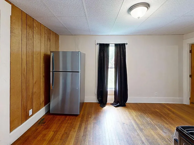 18 Weston St — Photo 2
