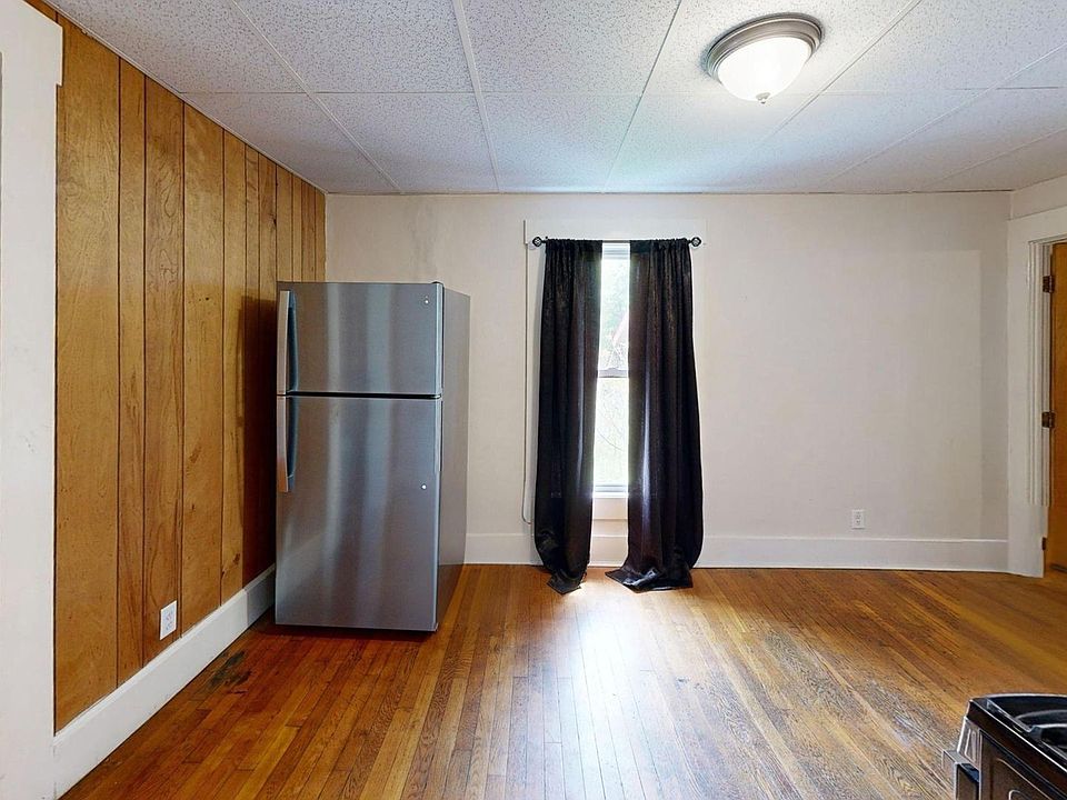 2nd image of 18 Weston St #6