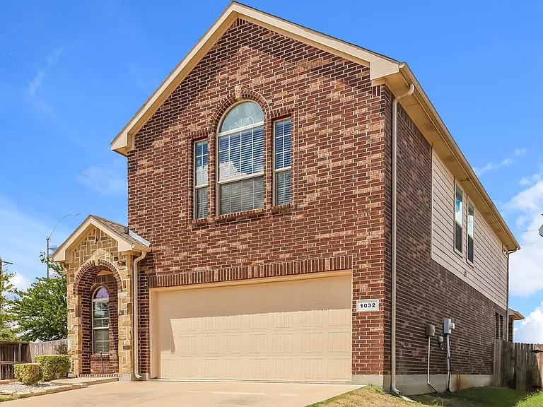1032 Sunderland Ln — Photo 4