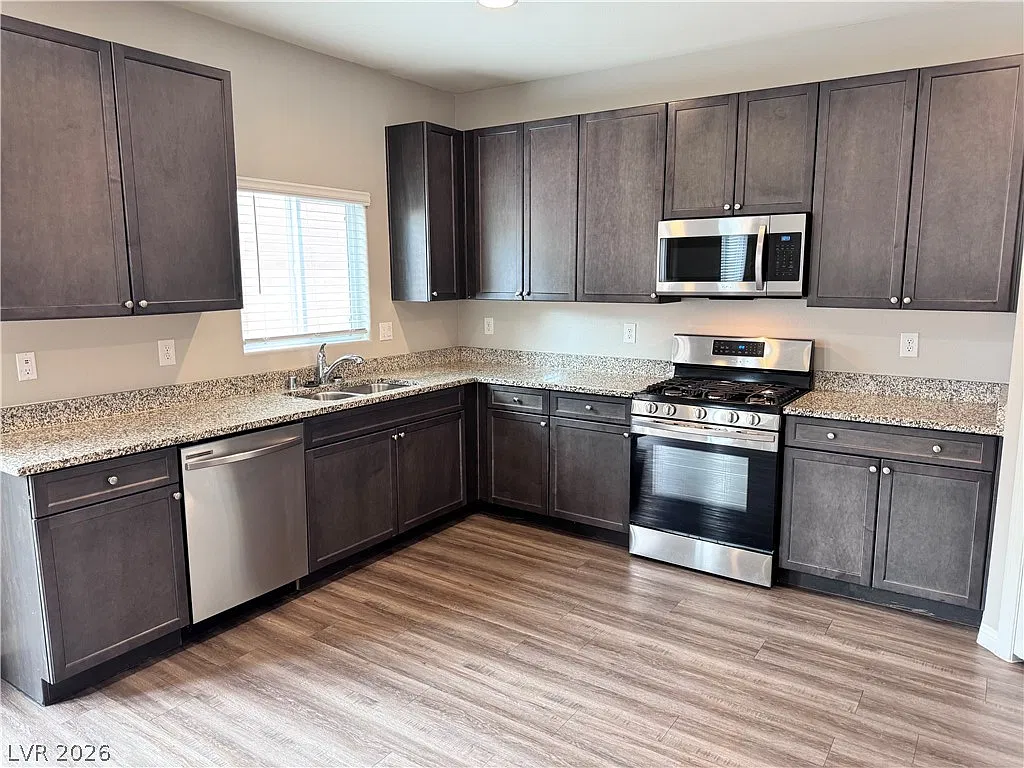 4 bed, 2.5 bath, 1599 sqft, $2,145 — Photo 3