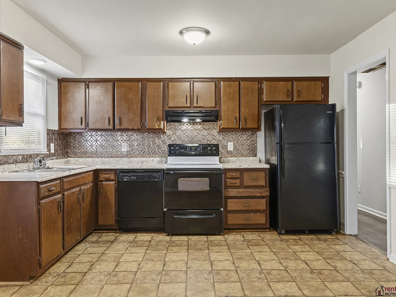 1296 Latonia Park - 1 — Photo 3