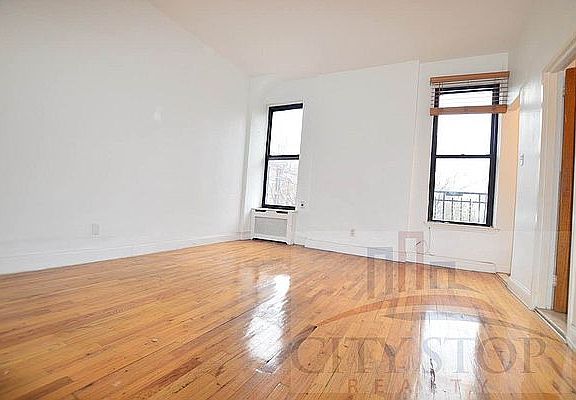 5th image of 101 W 77th St APT 2C