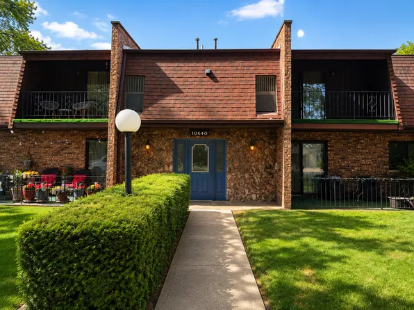 10640 S Brooklodge Ln APT 2B, Palos Hills, IL 60465