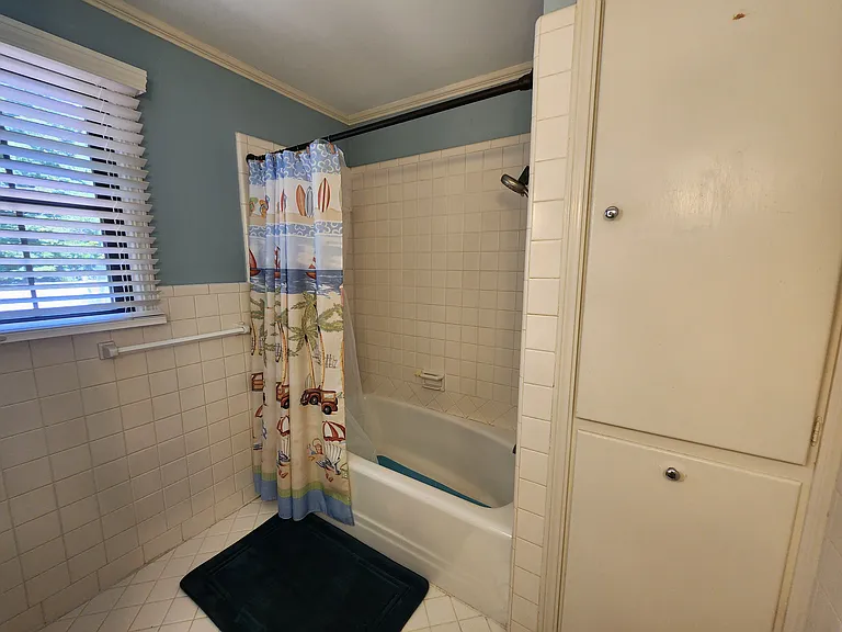 425 E Seneca St — Photo 37