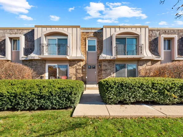 7530 North Port Washington ROAD #202, Fox Point, WI 53217