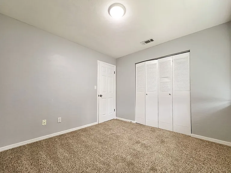 6210 SW 8th Ln — Photo 9