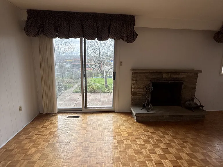214 Fairglen Ave #REAR — Photo 12