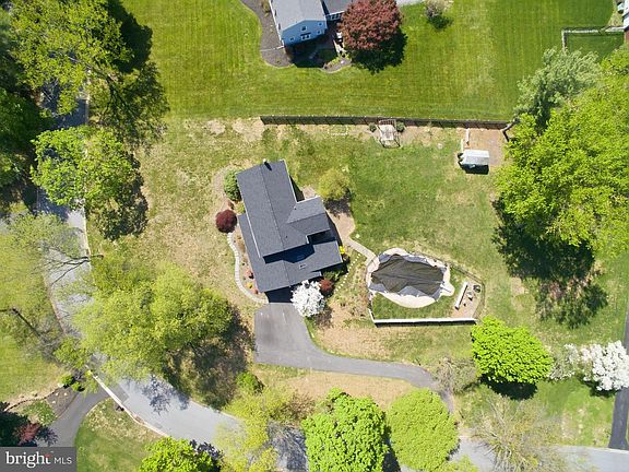 3rd image of 12 Woodchuck Way