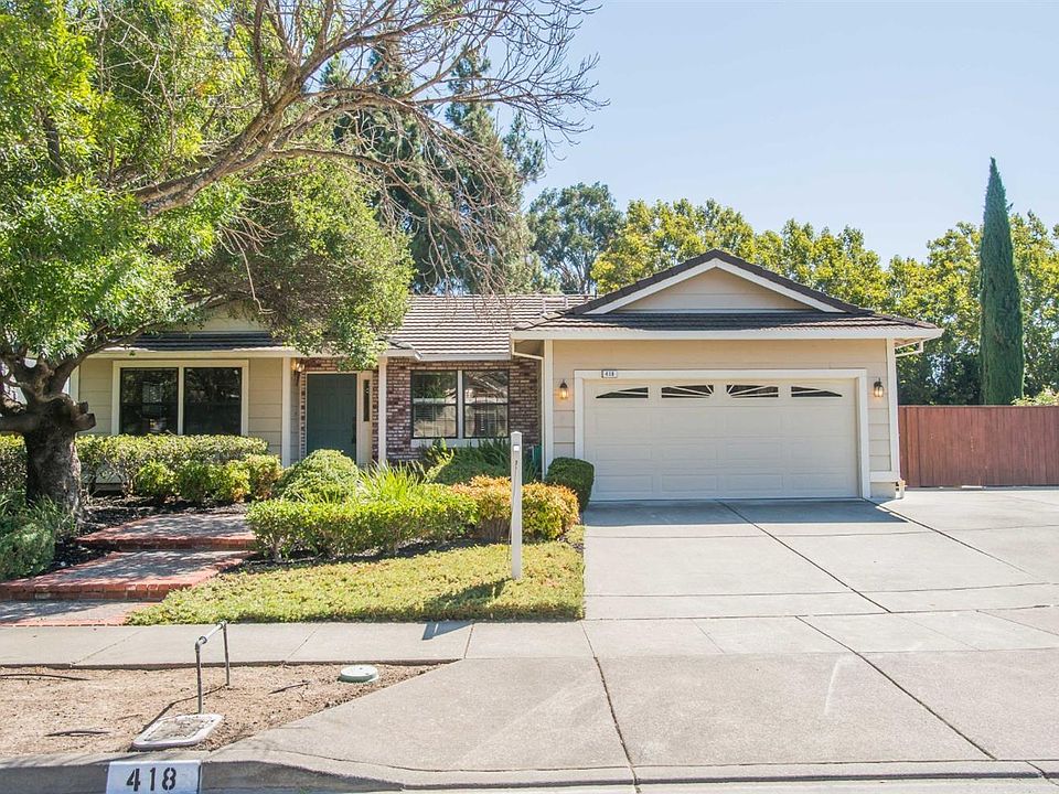 1st image of 418 Oakwood Cir