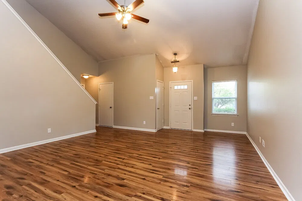 3 bed, 2.5 bath, 1647 sqft, $2,180 — Photo 2