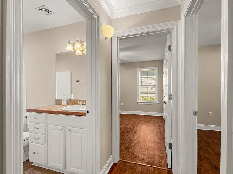 34 Clear Springs Ct — Photo 17