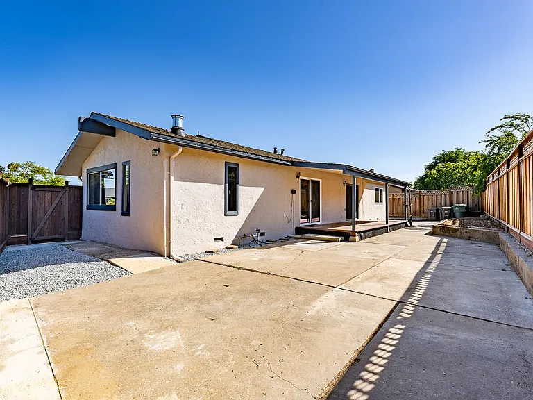 1525 Jasmine Way — Photo 27