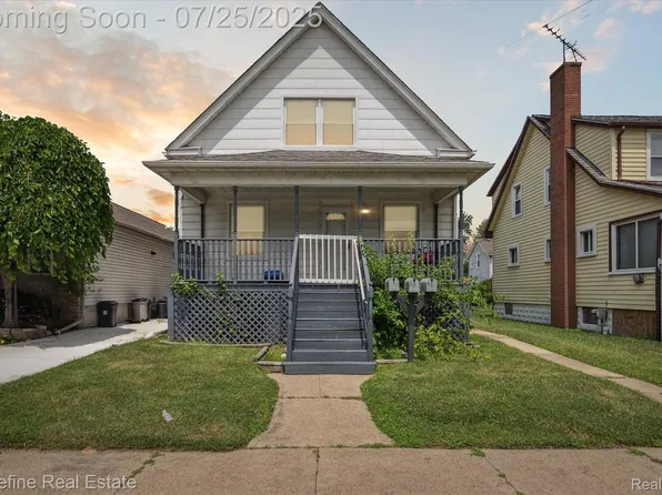 566 Poplar St, Wyandotte, MI 48192