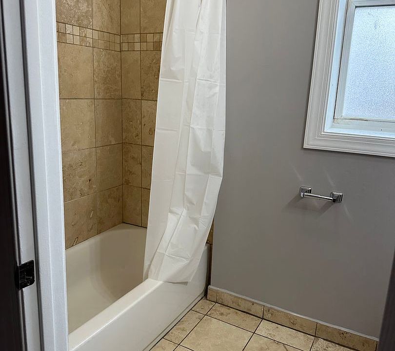 2nd image of 3542 W Polk St #3546-2