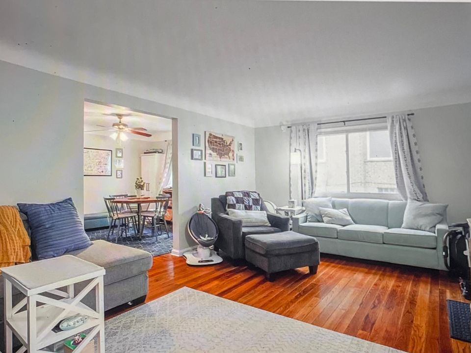 Large living room. Furniture not included.