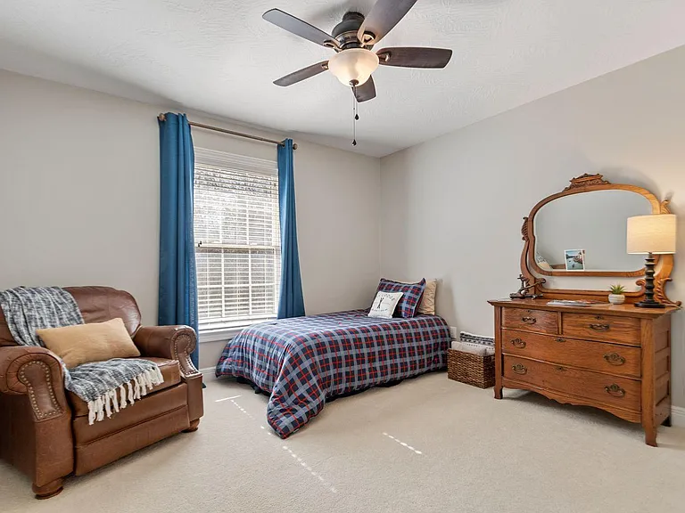 4332 E Ambrose Dr — Photo 21