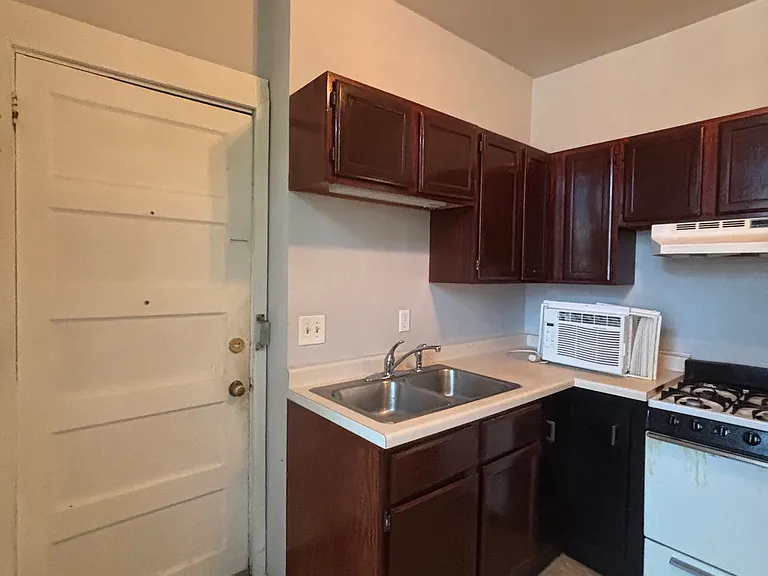 2413 Dupont Ave S #2 — Photo 13