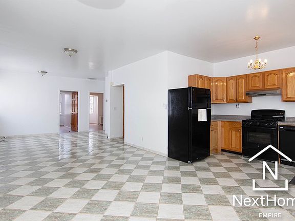 2nd image of 2142 42nd St #2