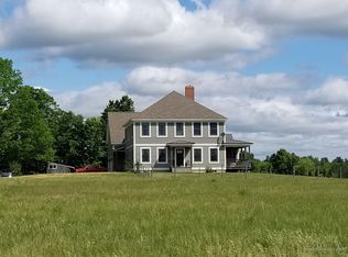 77 Middle Rd, Bradford, ME 04410