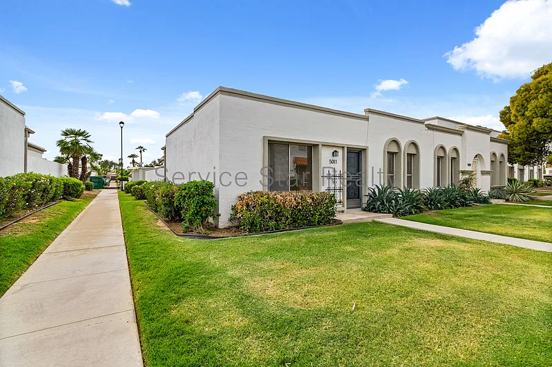 2 bed, 2.0 bath, 1576 sqft, $1,949 — Photo 3