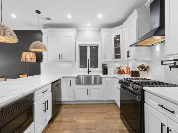 23 Manhattan Avenue image 4 of 17