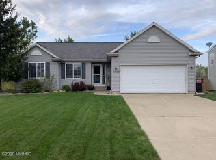 6363 Mesa View Dr, Zeeland, MI 49464