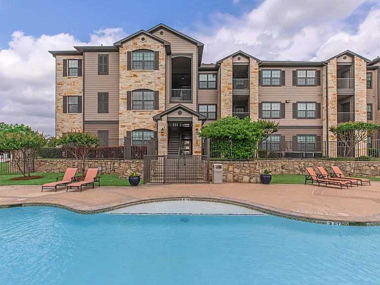 Town Creek Village Apartments — Photo 8