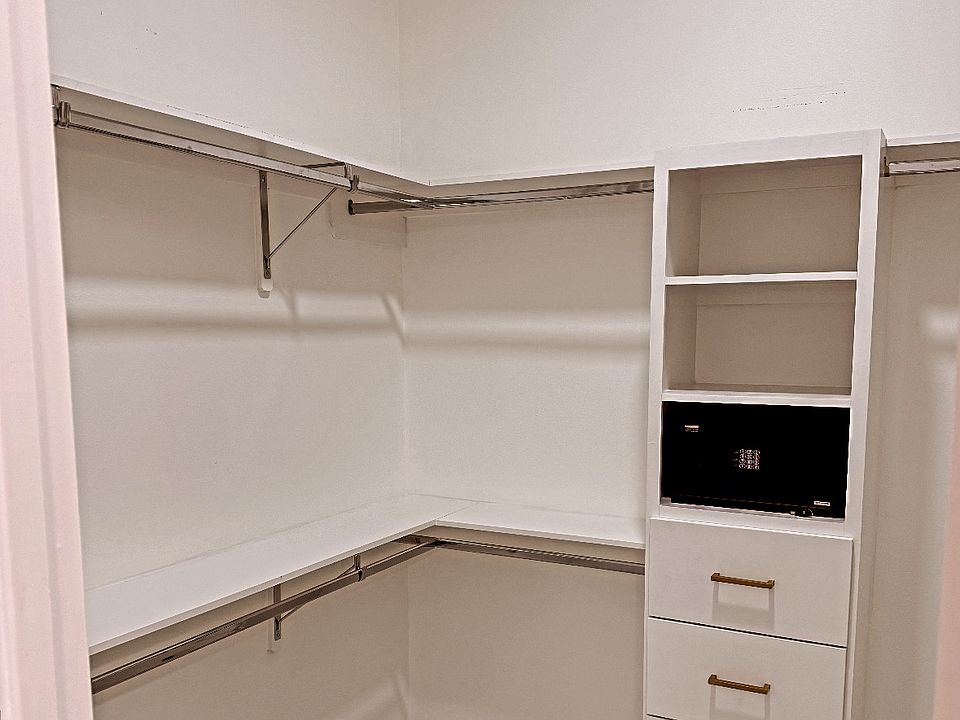 1st image of 604 Alameda Dr #1