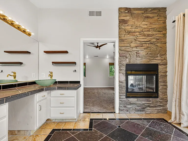 2213 Ridgeview Dr — Photo 11