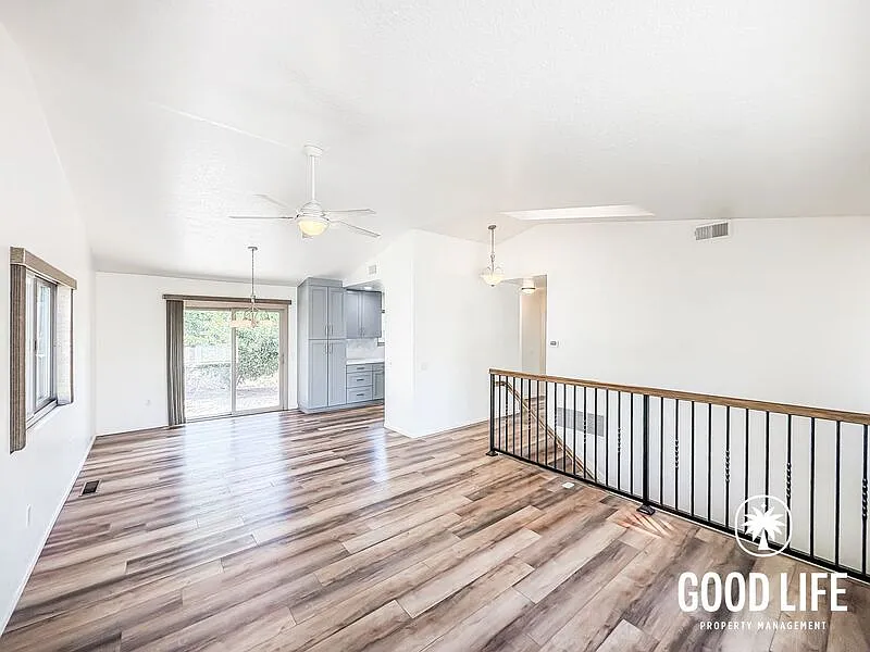 3 bed, 3.0 bath, 1412 sqft, $3,295 — Photo 3