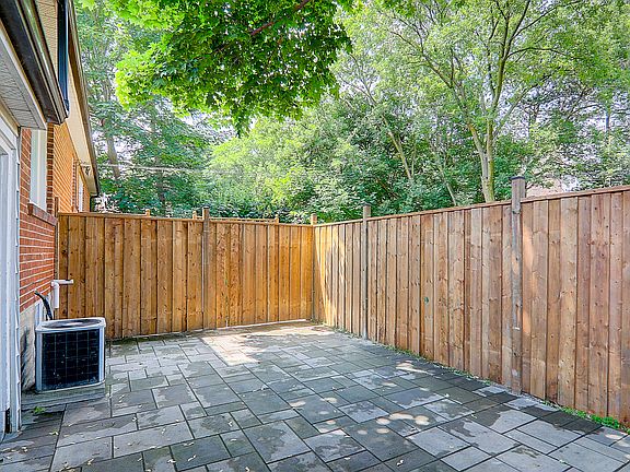 2nd image of 54 Monkswood Cres #2