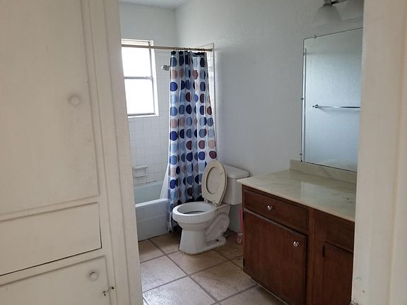 3rd image of 6810 Indian Lake Dr