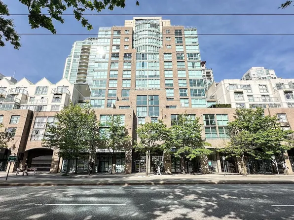 1159 Main St #401, Vancouver, BC V6A 4B6
