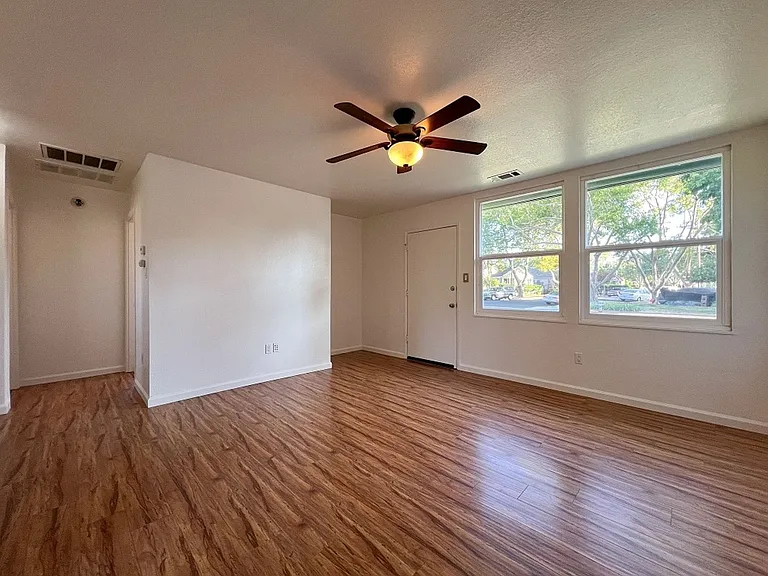1399 Spruce St — Photo 4