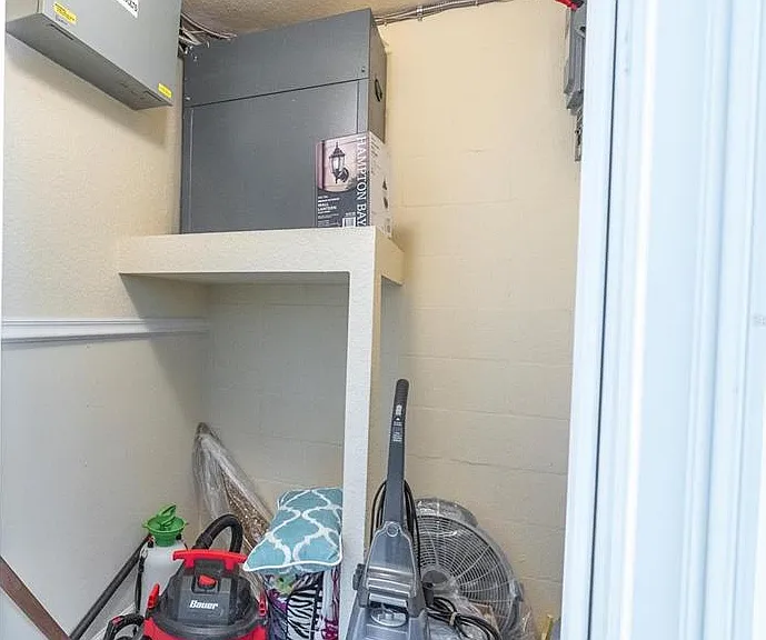 300 Capri Blvd #6 — Photo 41