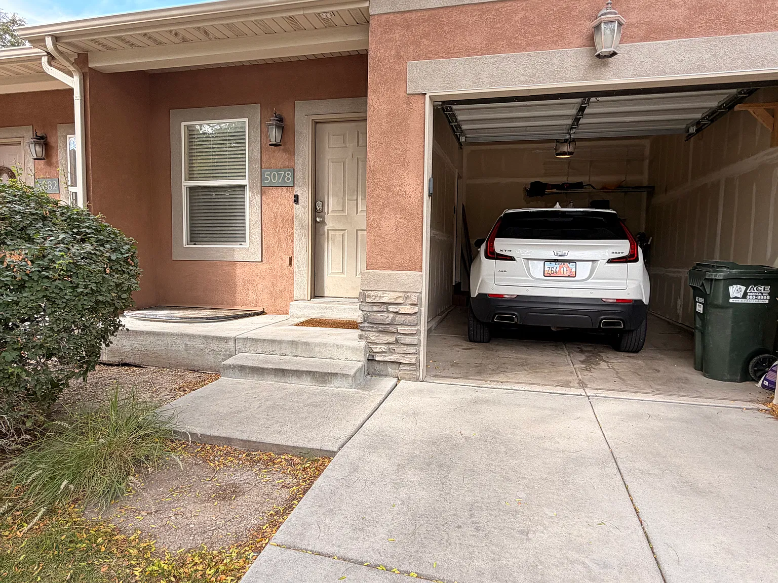 2 bed, 1.5 bath, 1134 sqft, $2,000 — Photo 2
