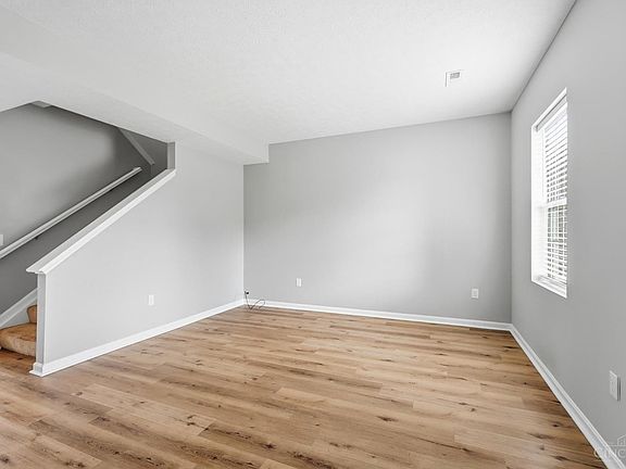 3rd image of 692 Hafton Ct