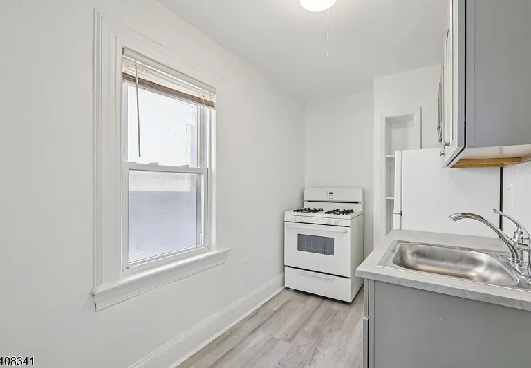 66 N Washington Ave #1 — Photo 7