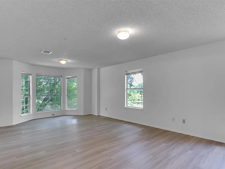 8313 Columbia Falls Dr — Photo 12