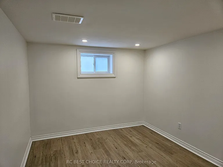 45 Mayall Ave #LOWER — Photo 24