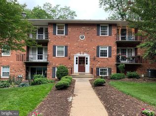3890 Lyndhurst Dr APT 203, Fairfax, VA 22031