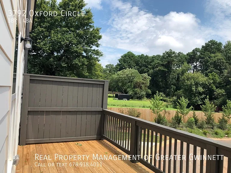 3792 Oxford Cir — Photo 4
