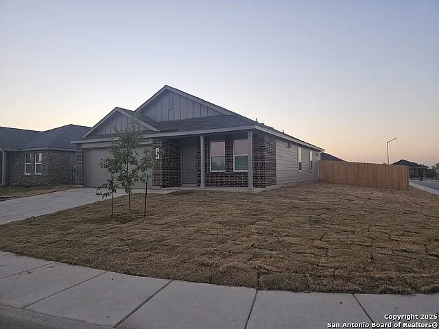 3 bed, 2.0 bath, 1269 sqft, $1,450 — Photo 2