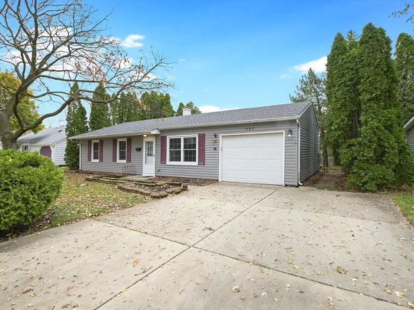 707 Lincolnwood Dr, Streamwood, IL 60107