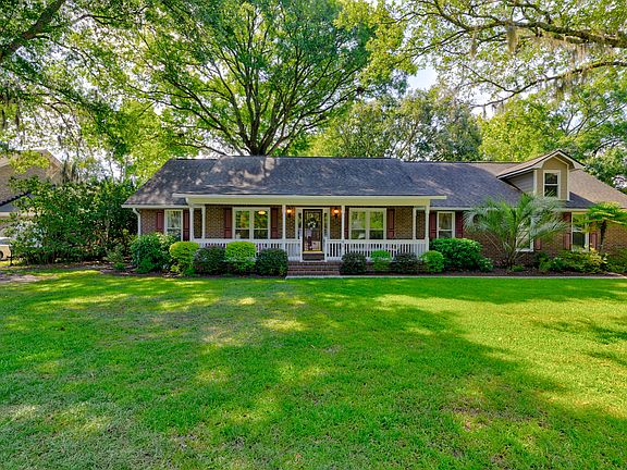 3rd image of 46 Hunters Forest Dr