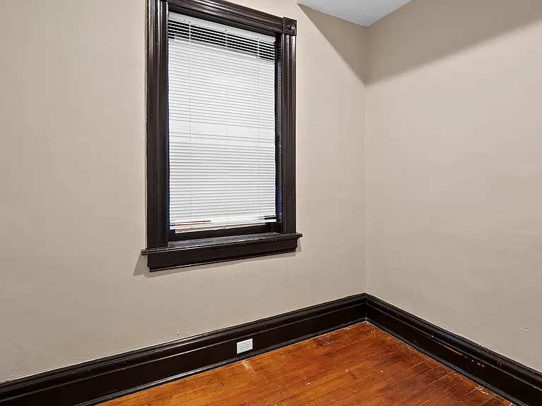 2137 Russell Blvd — Photo 36