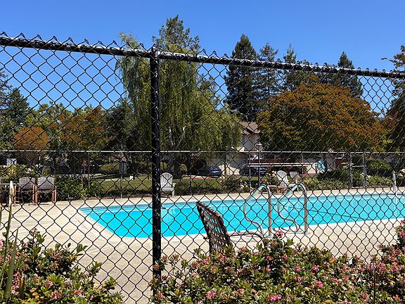 2nd image of 4509 Harbor Ln